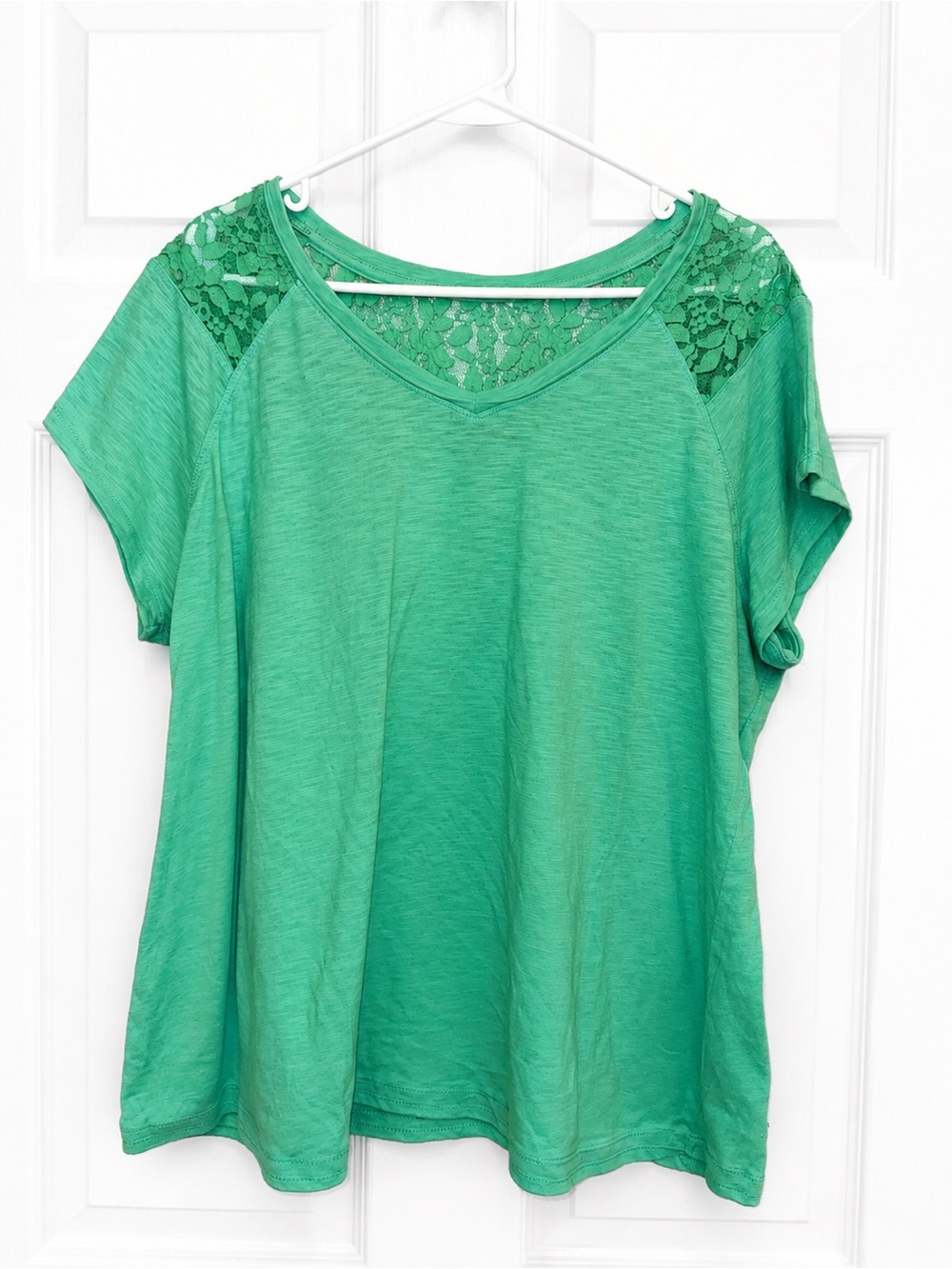 High Fifth Women’s 2X Green Lace V-Neck Short Sleeve Top Plus Size - Picture 2 of 4